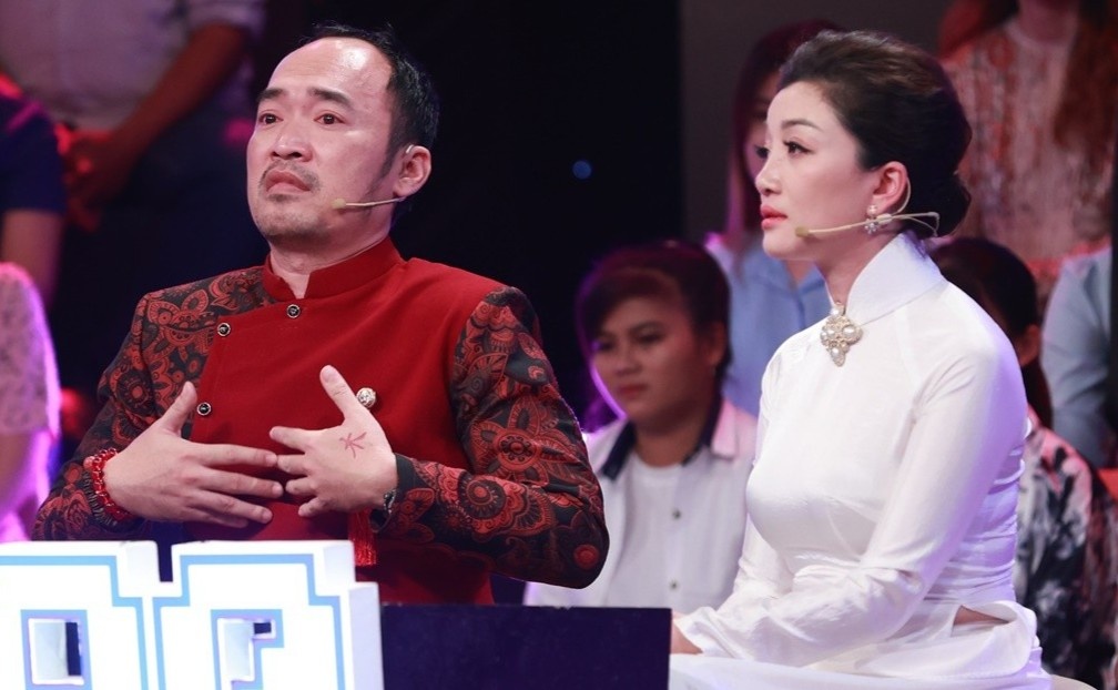 Tien Luat hoi han voi me anh 1