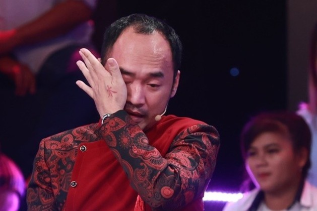 Tien Luat khoc khi nhac den me hinh anh