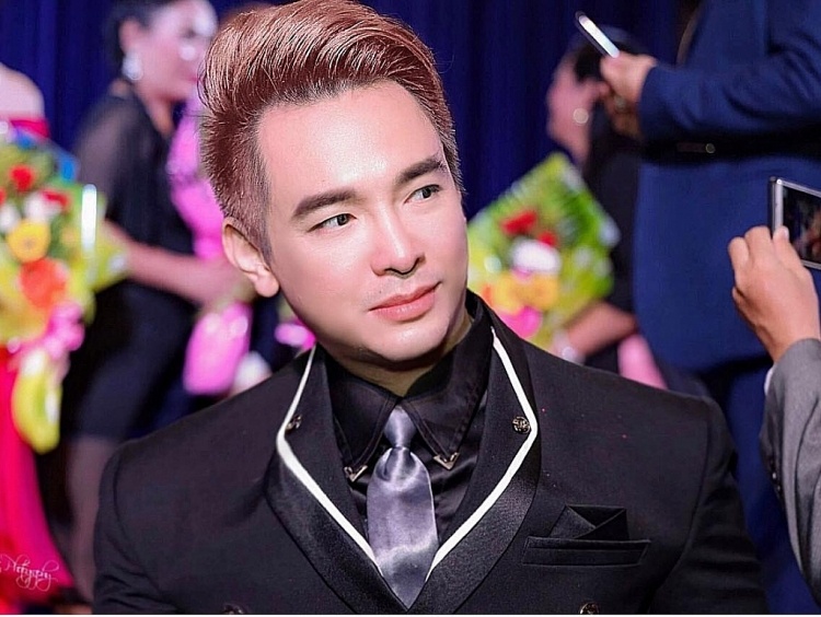 Ca si Viet Quang nhap vien vi viem phoi nang hinh anh