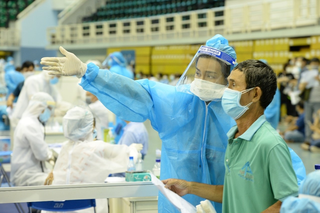 Kim Tuyen lam tinh nguyen vien anh 1