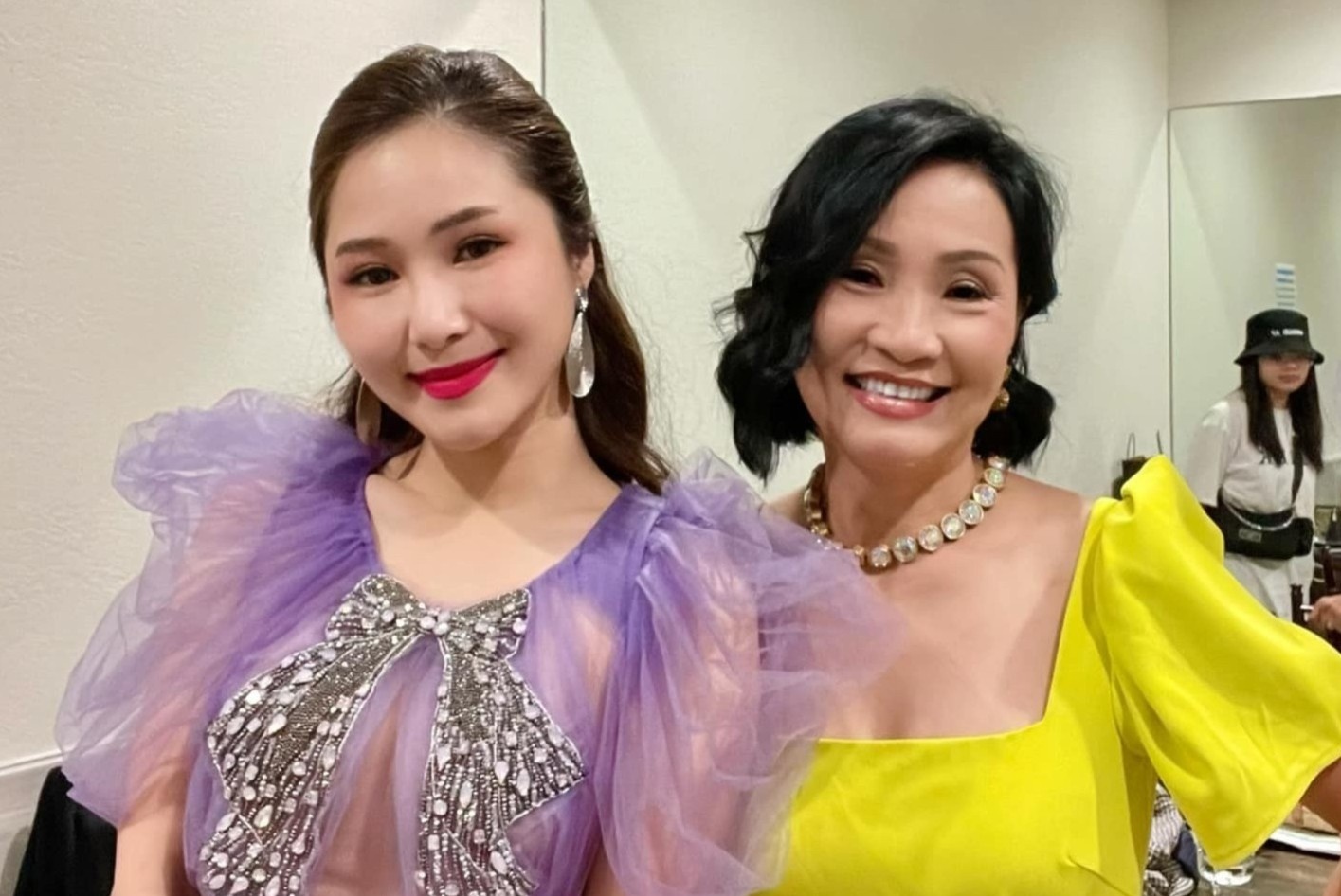 Guong mat khac la cua Huong Tram hinh anh