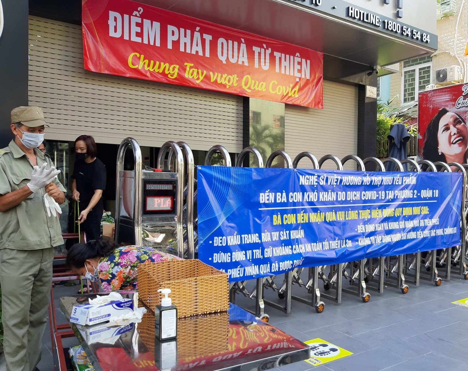 sao Viet ung ho nguoi dan TP.HCM chong dich anh 1