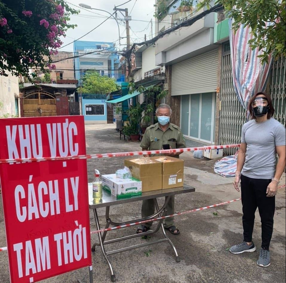 Viet Huong va nghe si tu thien anh 1