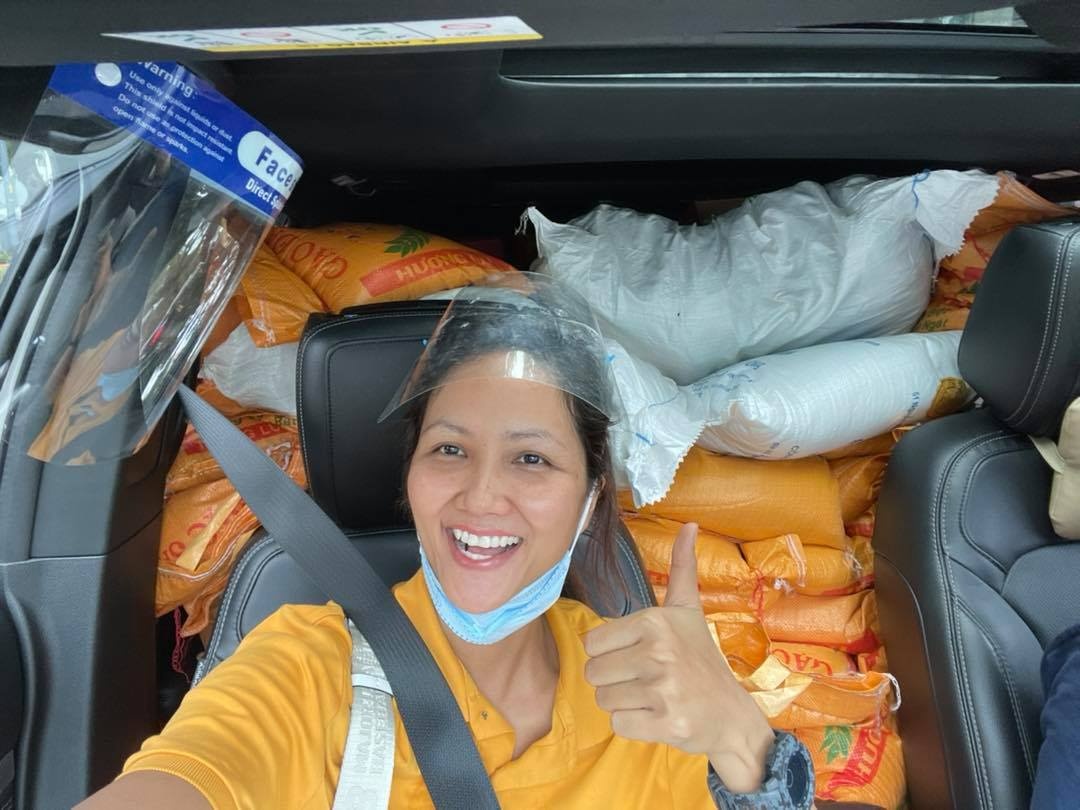 H'Hen Nie lam tinh nguyen vien anh 2