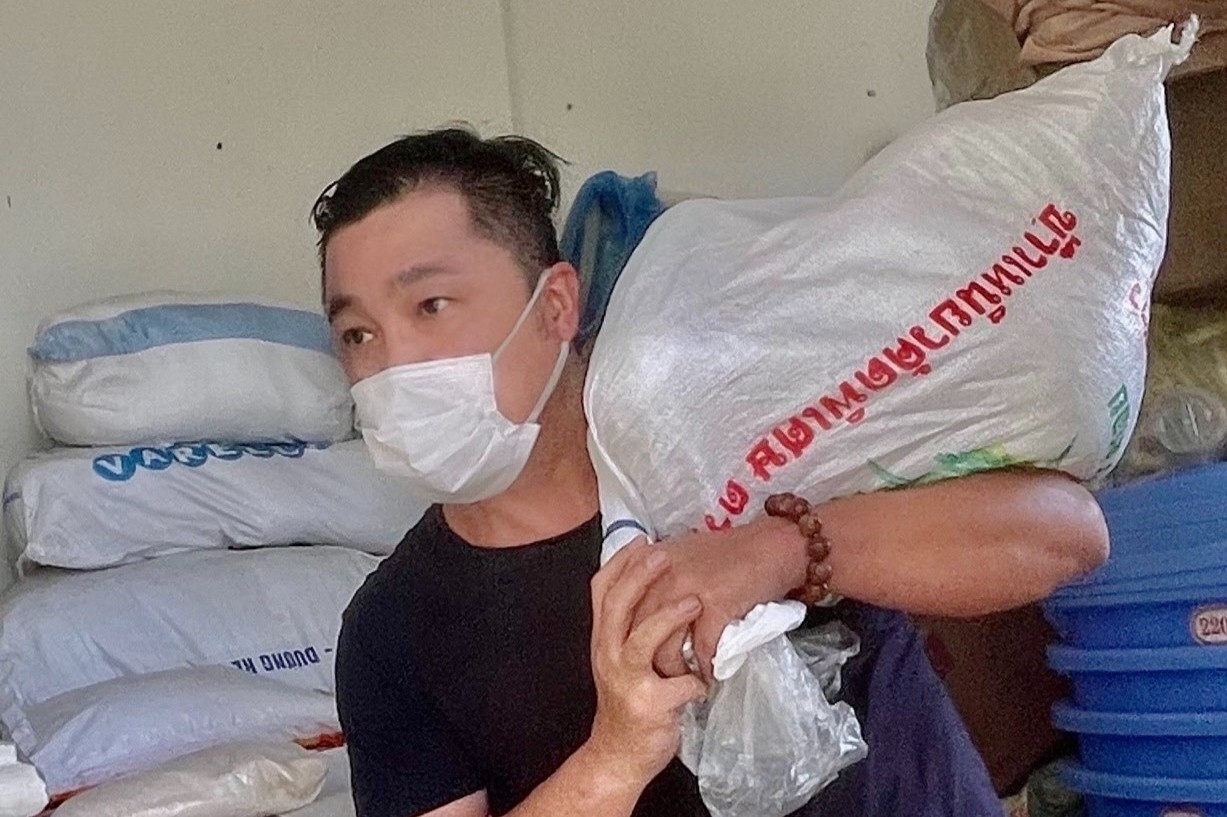 Ly Hung quyen gop 30 tan gao giup nguoi dan TP.HCM hinh anh