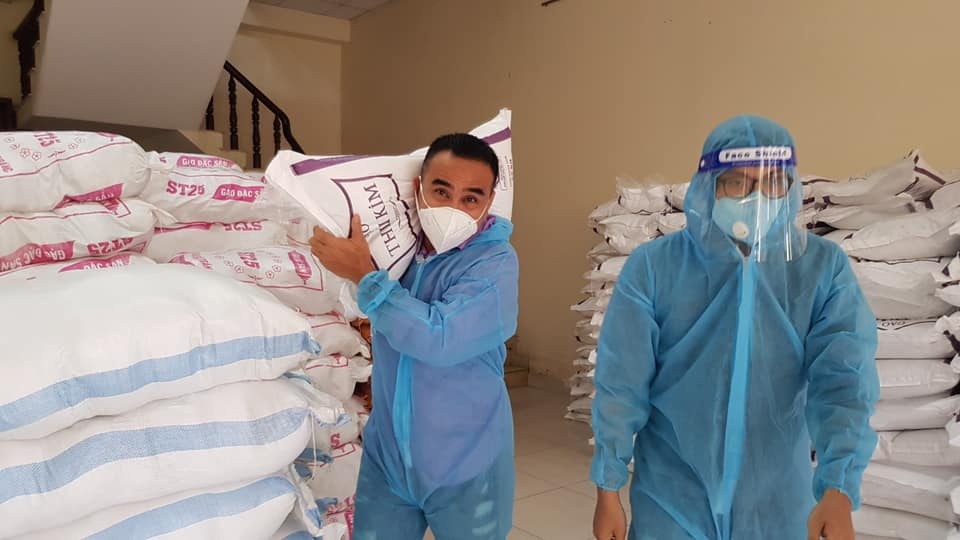 Nghe si bieu dien truoc benh nhan Covid-19 anh 4