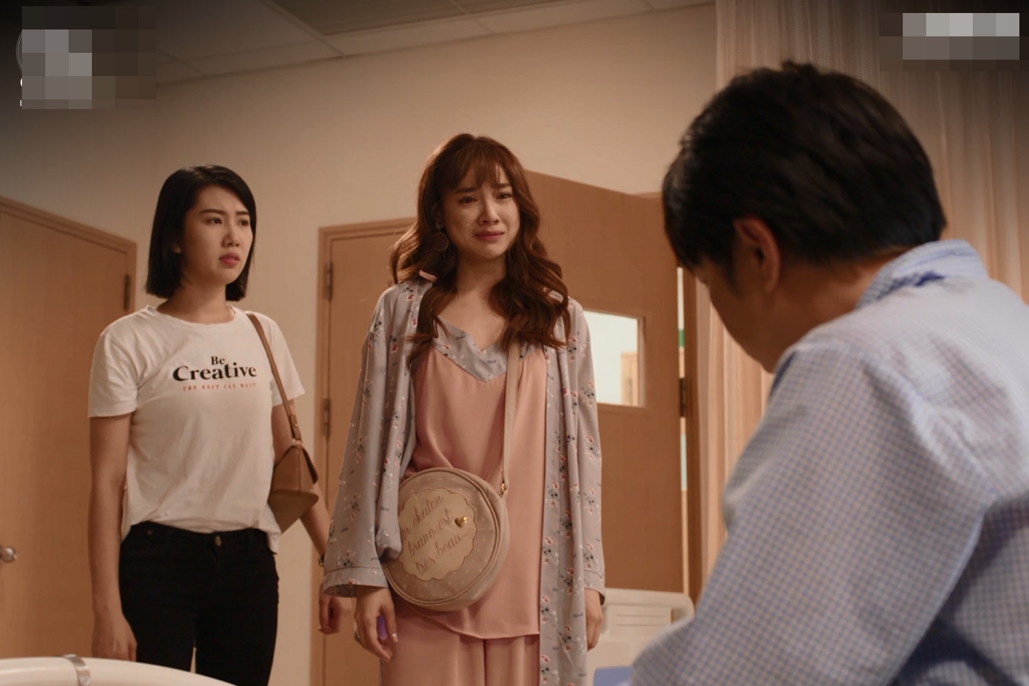 Vai dien cua Nha Phuong gay buc xuc anh 2