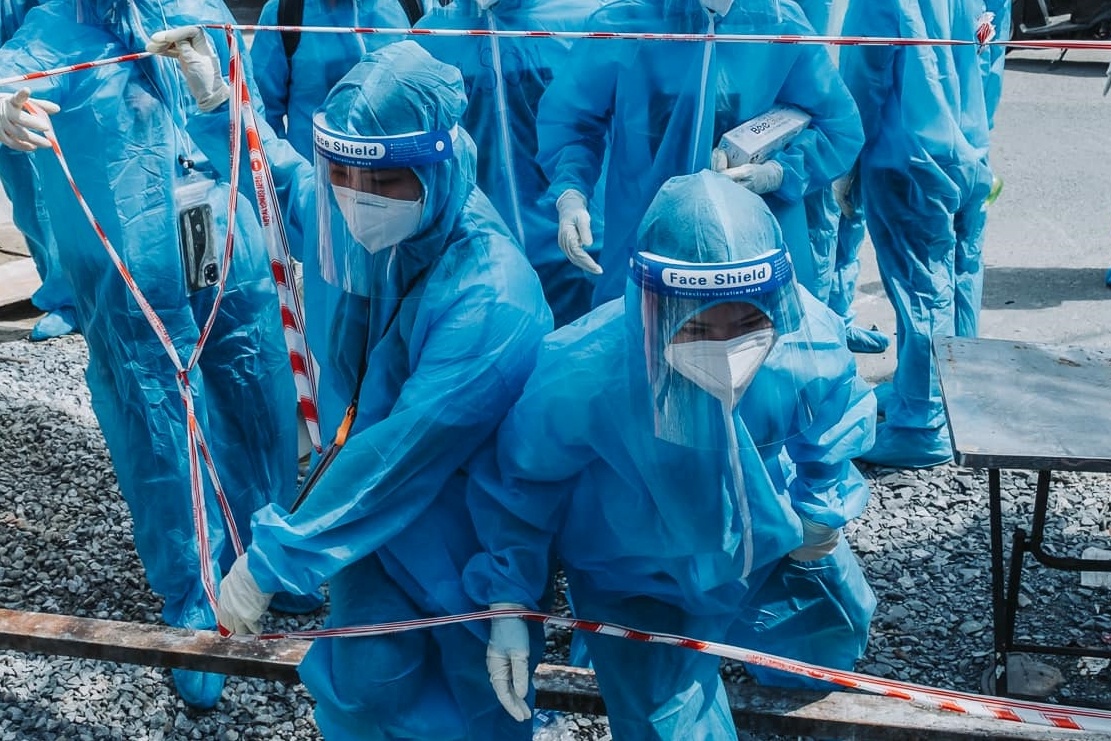 Khi nghe si Viet di qua nhung soi day phong toa hinh anh