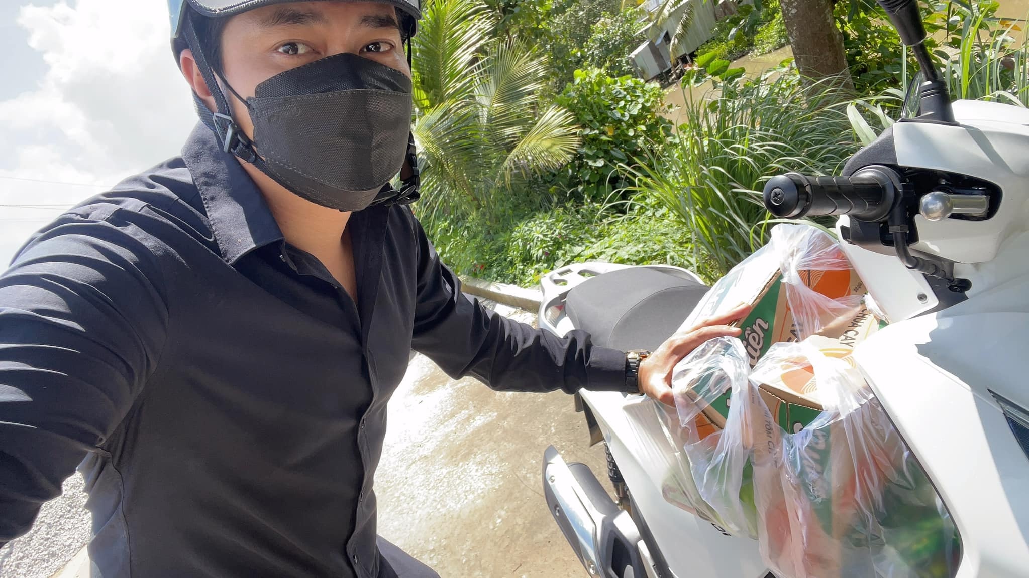 Minh Luan ve que chong dich anh 1