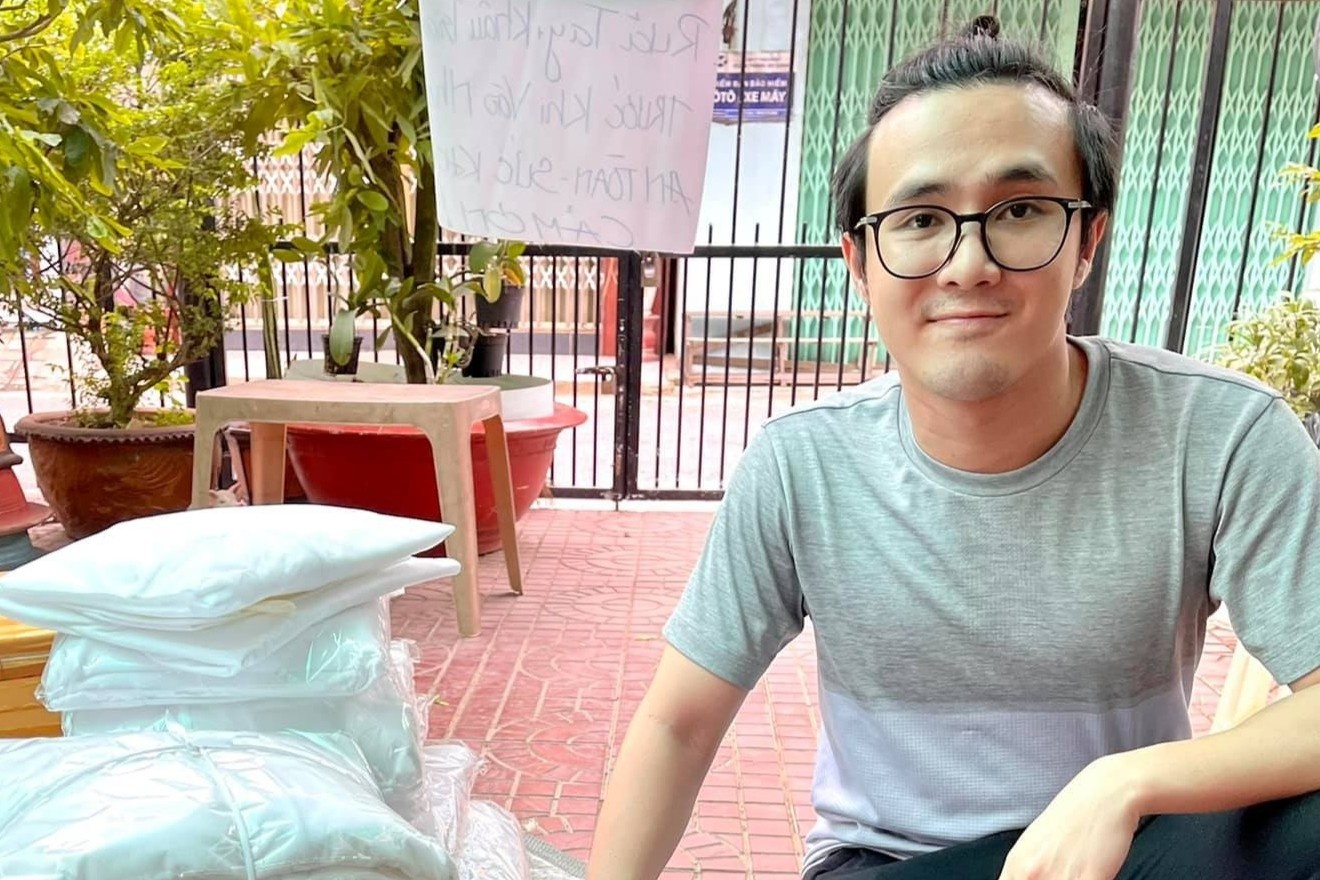 Nghe si Viet ve que chong dich hinh anh