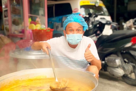 NSUT Huu Quoc nau hang nghin suat an moi ngay cho cac khu phong toa hinh anh