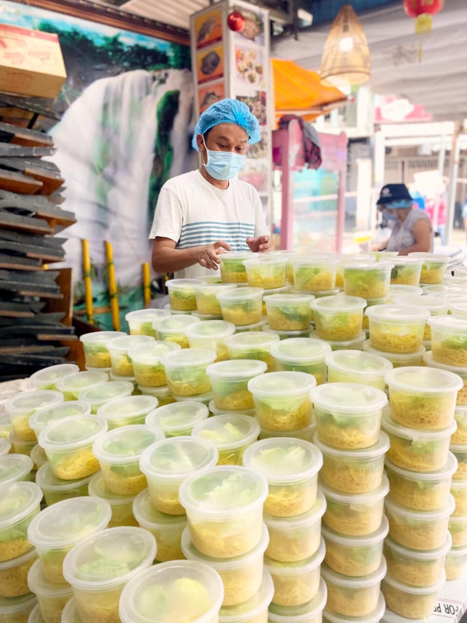 Gia đình NSUT Hữu Quốc 5 người bị Covid-19 ảnh 2 Gia dinh NSUT Huu Quoc 5 nguoi bi Covid-19 anh 2