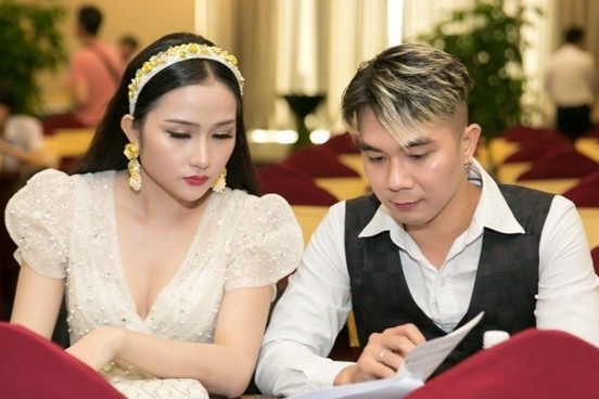 Khanh Don: 'Toi bat ngo khi bai hat cu duoc chu y o My' hinh anh