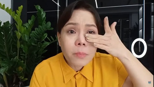 Viet Huong lo tang le cho nghe si Bach Mai hinh anh