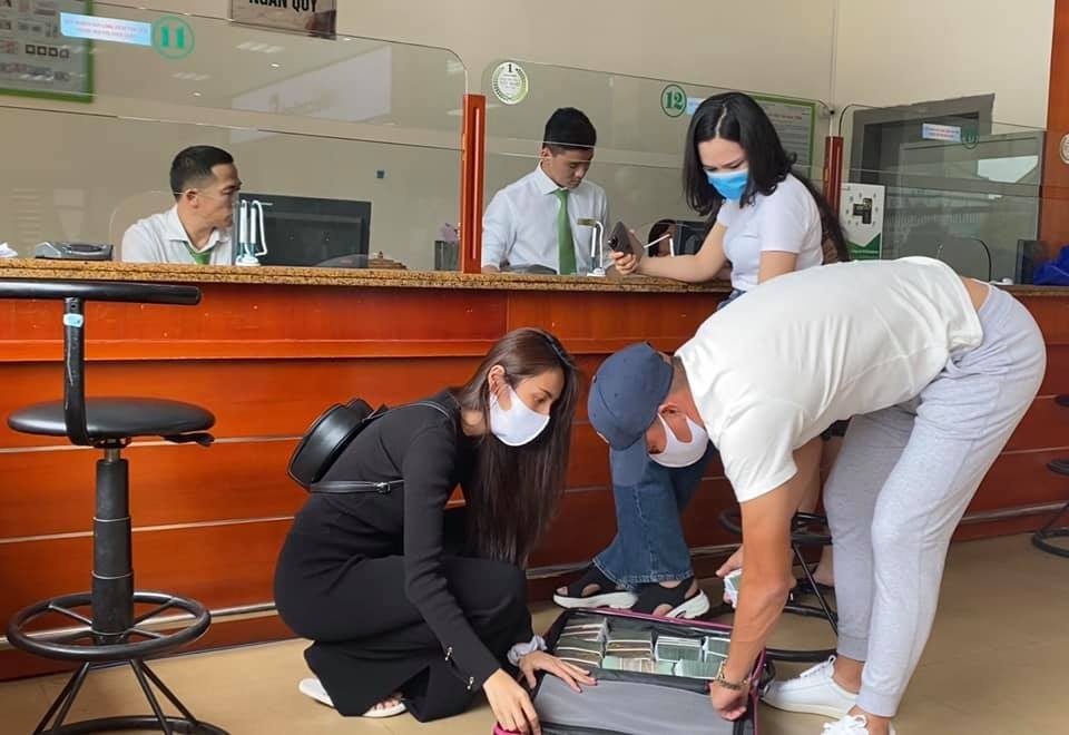 Nghe si minh bach khi tu thien anh 1