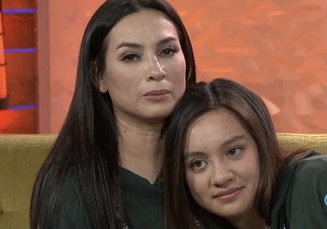 Con gai mong som dua Phi Nhung ve My hinh anh