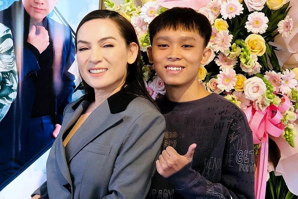 Quan ly cua Phi Nhung thanh toan cat-xe 5 nam di hat cho Ho Van Cuong hinh anh