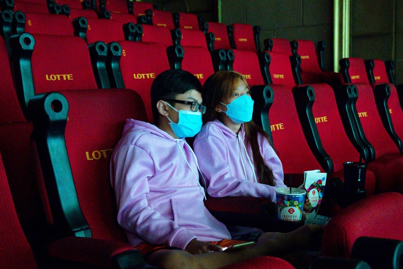 Rap phim TP.HCM vang ve ngay dau mo cua hinh anh