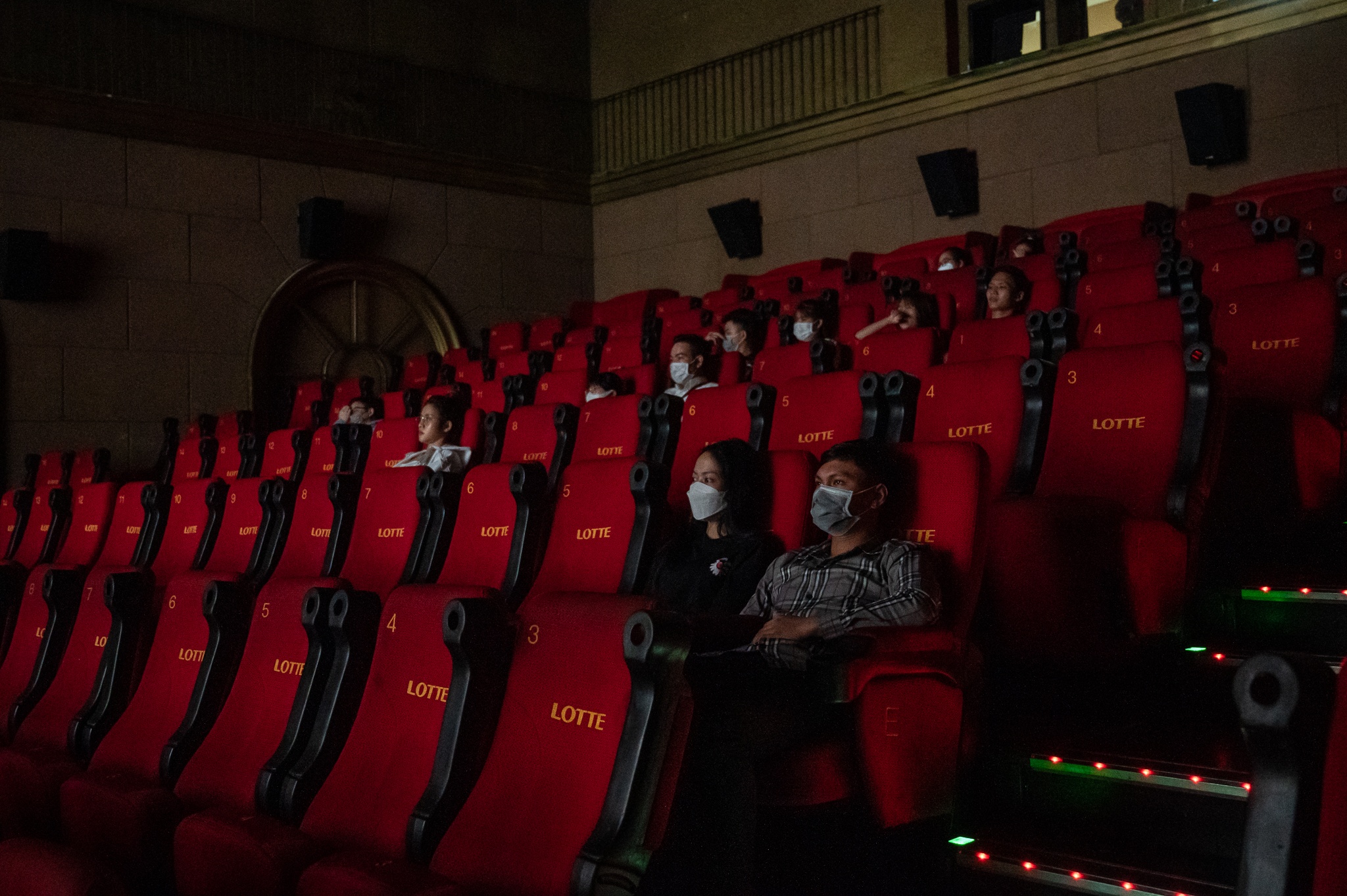 Rạp phim TP.HCM thất thu 3 ngày đầu mở cửa ảnh 4 Rap phim TP.HCM that thu 3 ngay dau mo cua anh 4