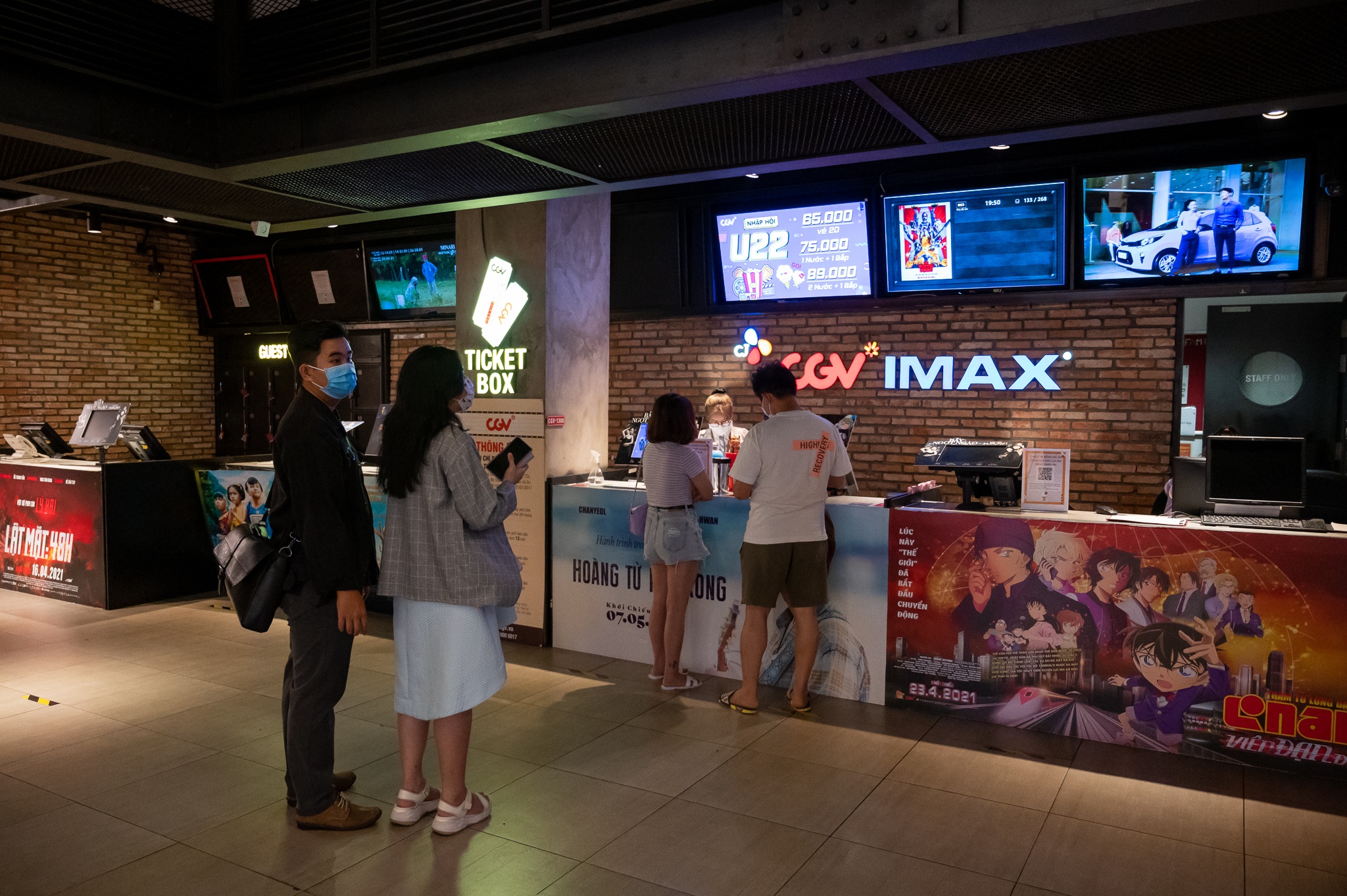 Rạp phim TP.HCM thất thu 3 ngày đầu mở cửa ảnh 6 Rap phim TP.HCM that thu 3 ngay dau mo cua anh 6