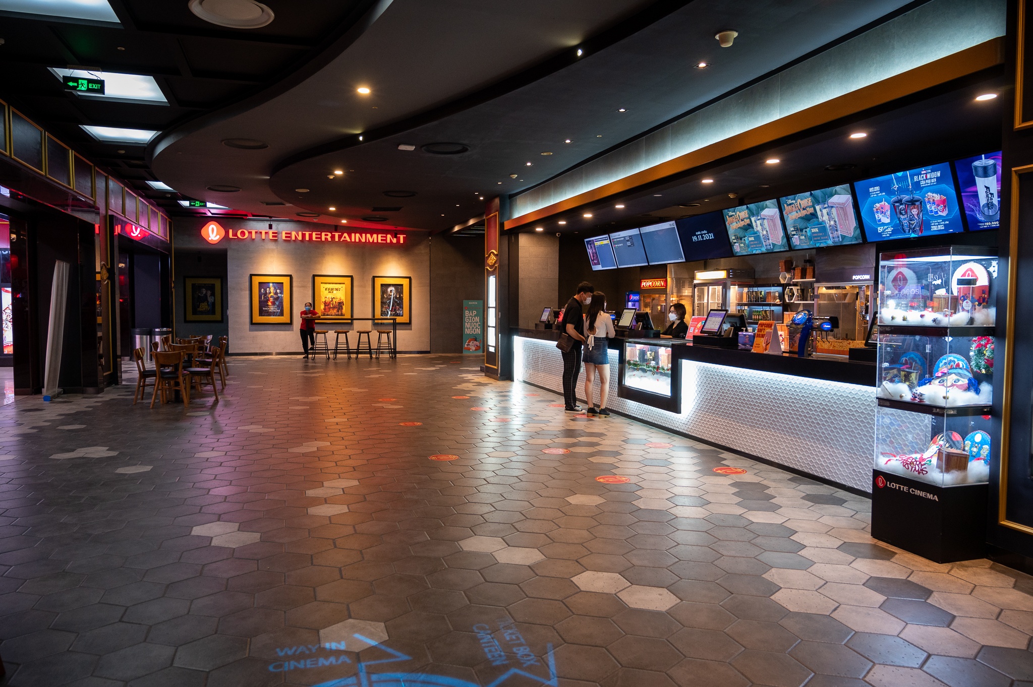 Rạp phim TP.HCM thất thu 3 ngày đầu mở cửa ảnh 3 Rap phim TP.HCM that thu 3 ngay dau mo cua anh 3