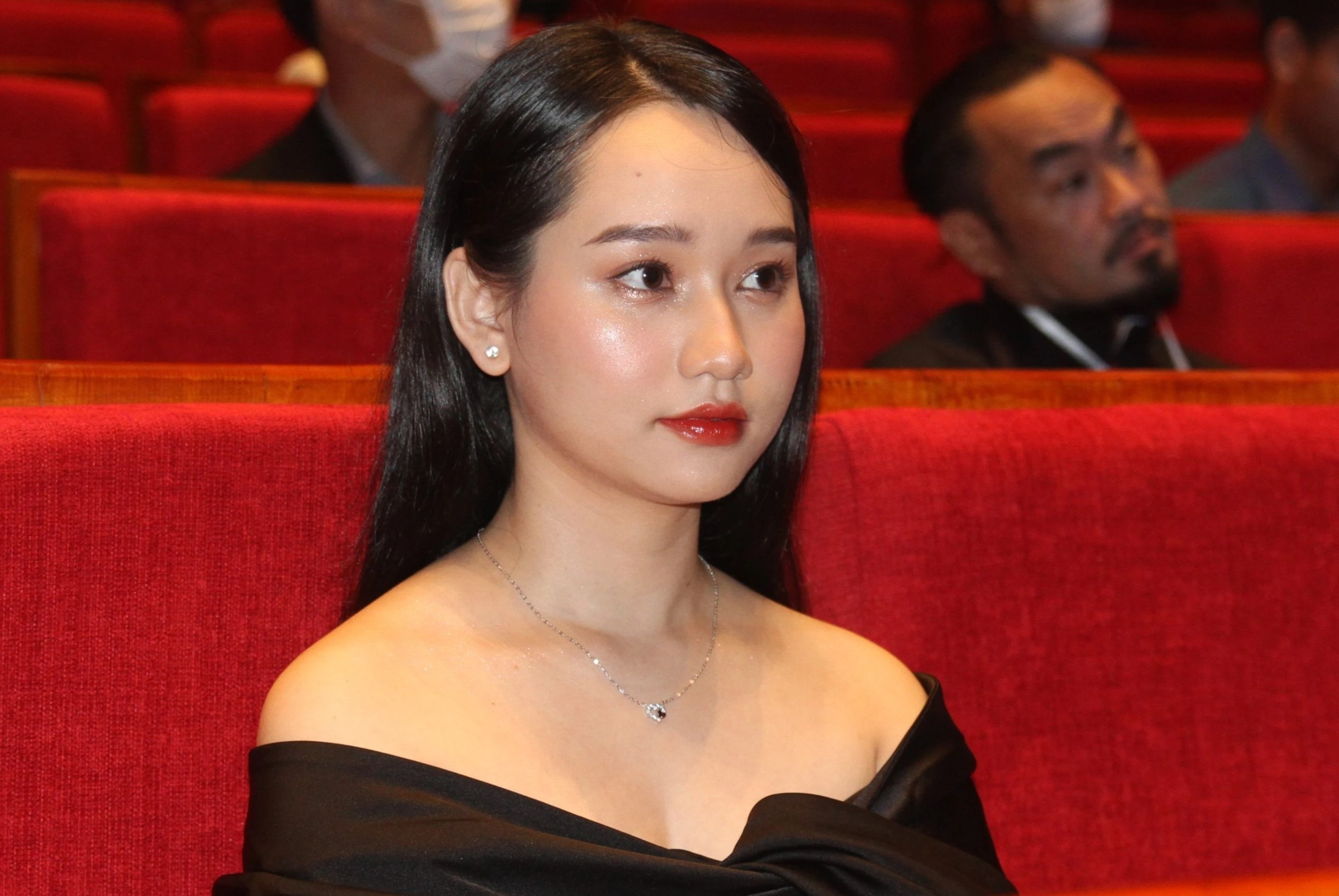 Nha san xuat phim noi Truc Anh lam sai dieu khoan hop dong hinh anh