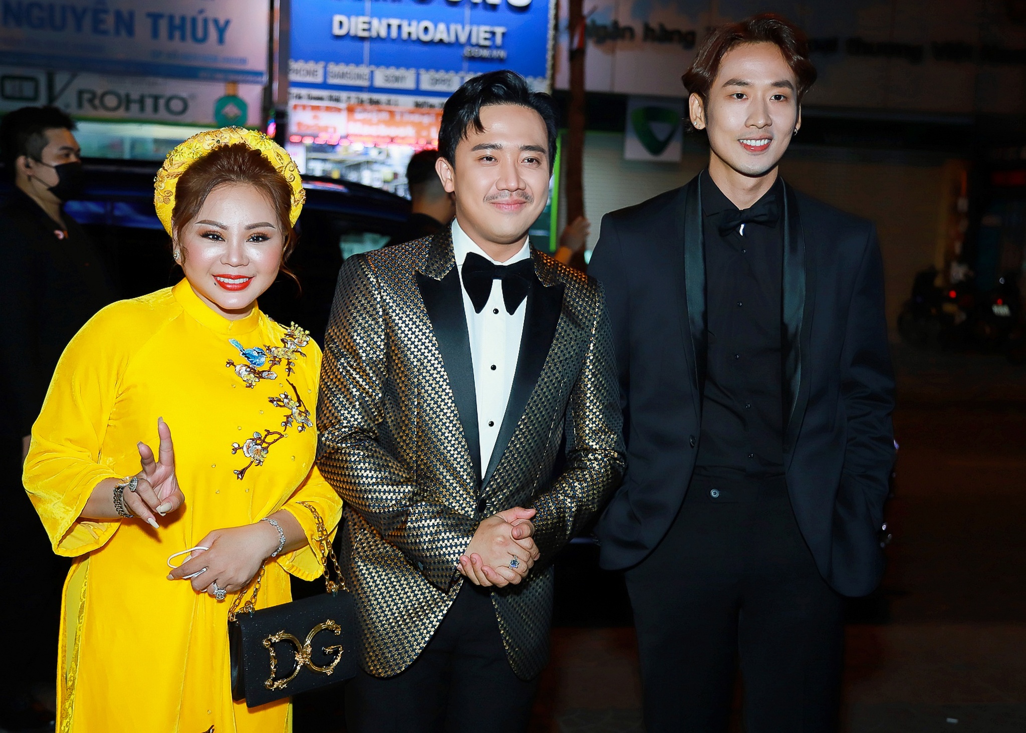 Tran Thanh va dan sao tren tham do anh 1