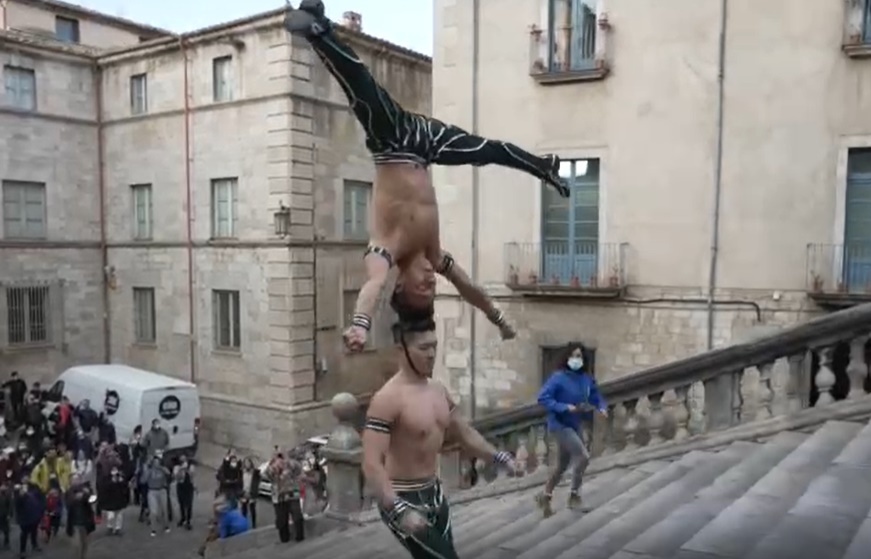 Quoc Co, Quoc Nghiep chong dau di len 100 bac thang o Tay Ban Nha hinh anh