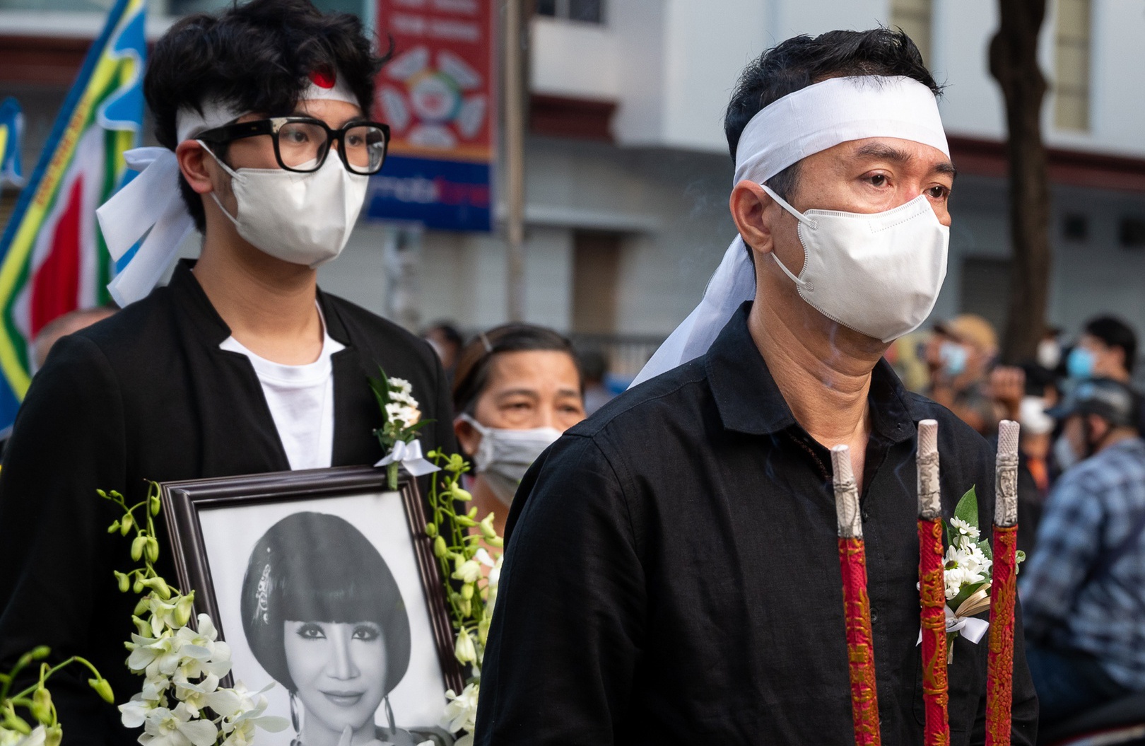 Khan gia dua tien nghe si Thanh Kim Hue ve noi an nghi hinh anh