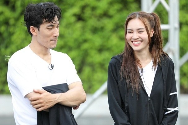 Cach Lien Binh Phat choi o Running Man mua hai hinh anh