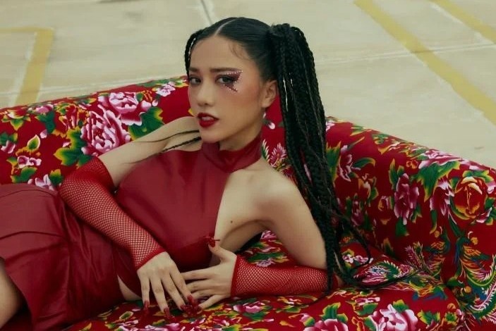 Phung Khanh Linh pha cach hinh anh