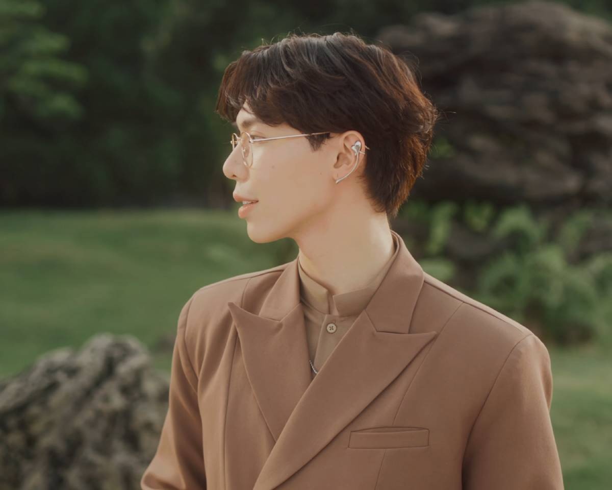 Erik dang loay hoay hinh anh