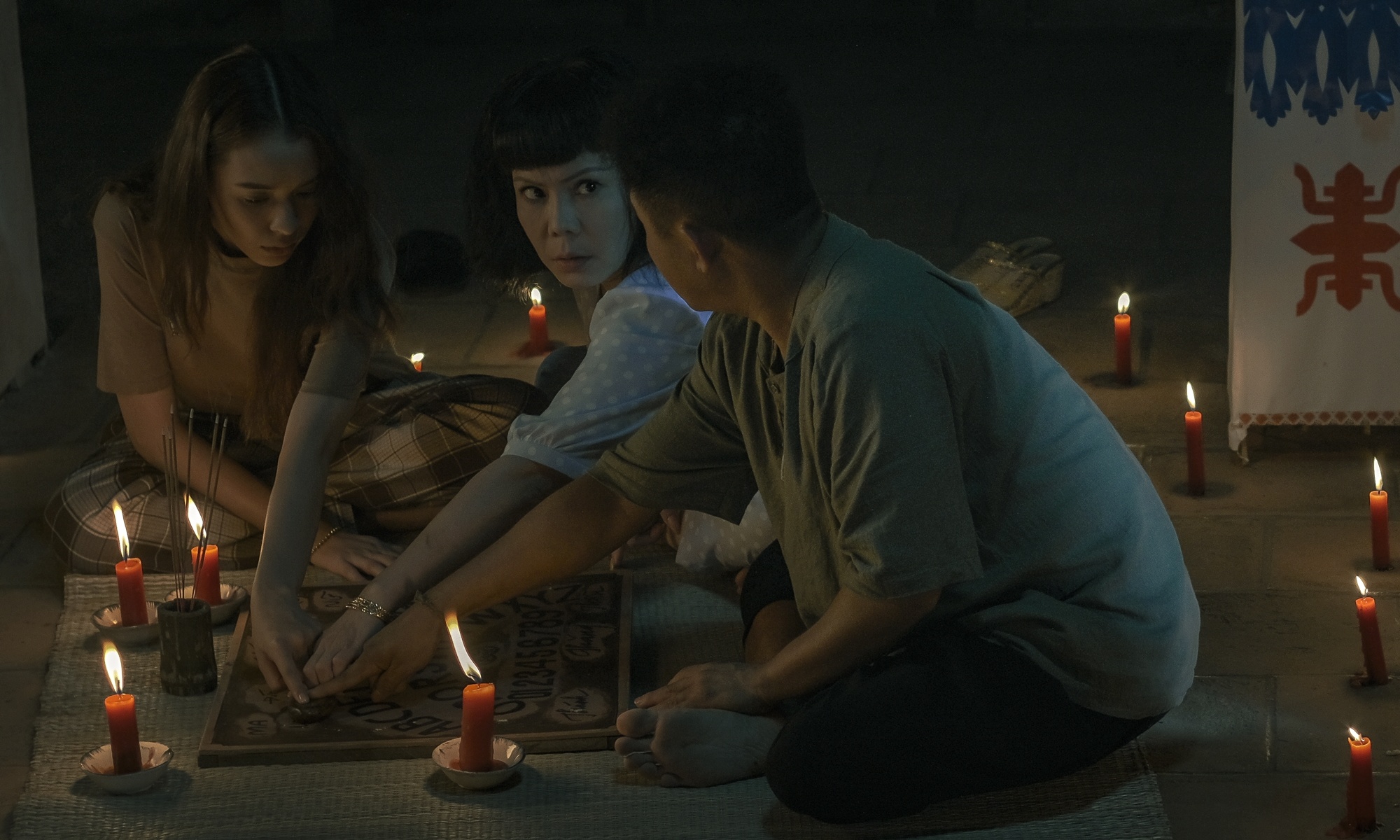 review Nha khong ban anh 2