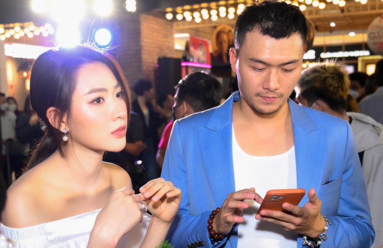 ra mat phim Chuyen ma gan nha anh 9