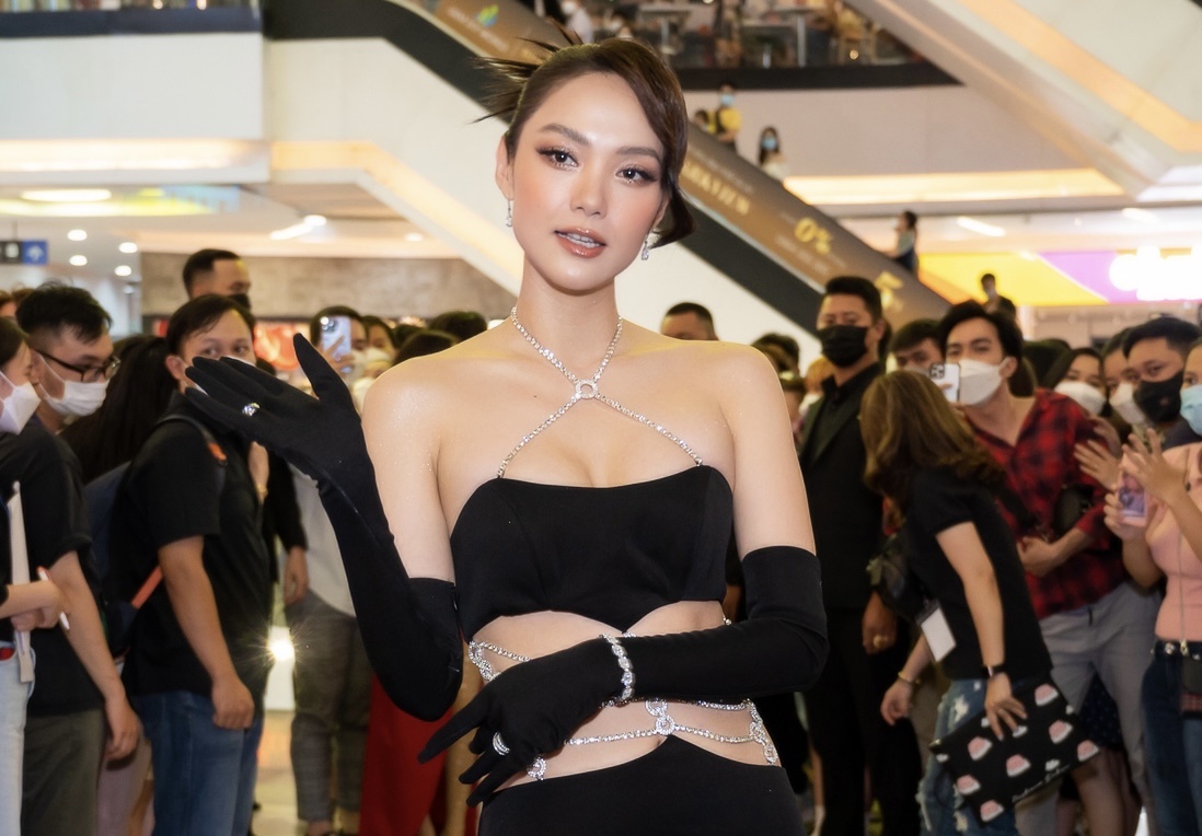 Minh Hang, Bao Anh goi cam tren tham do hinh anh