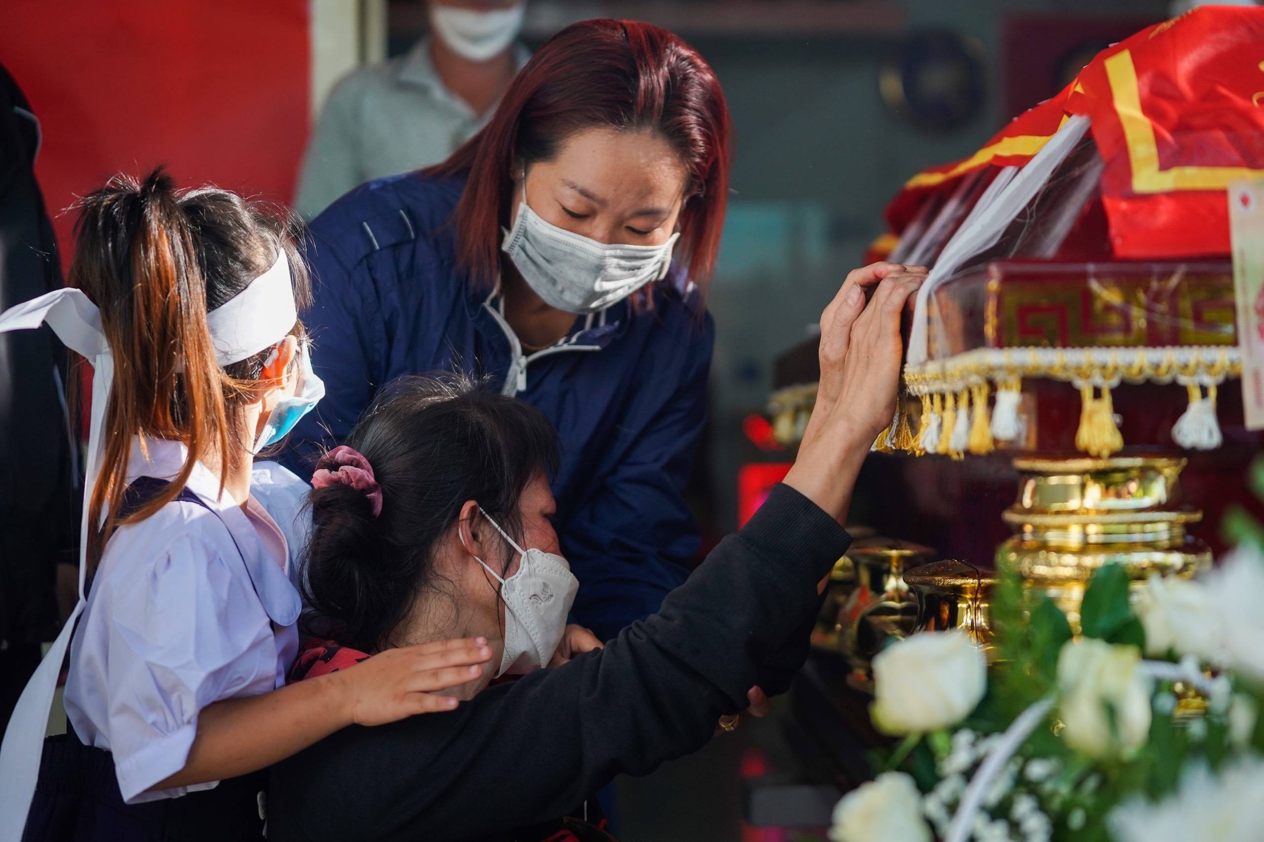 Gia dinh, dong nghiep tien dua dien vien Bao Bao ve noi an nghi hinh anh