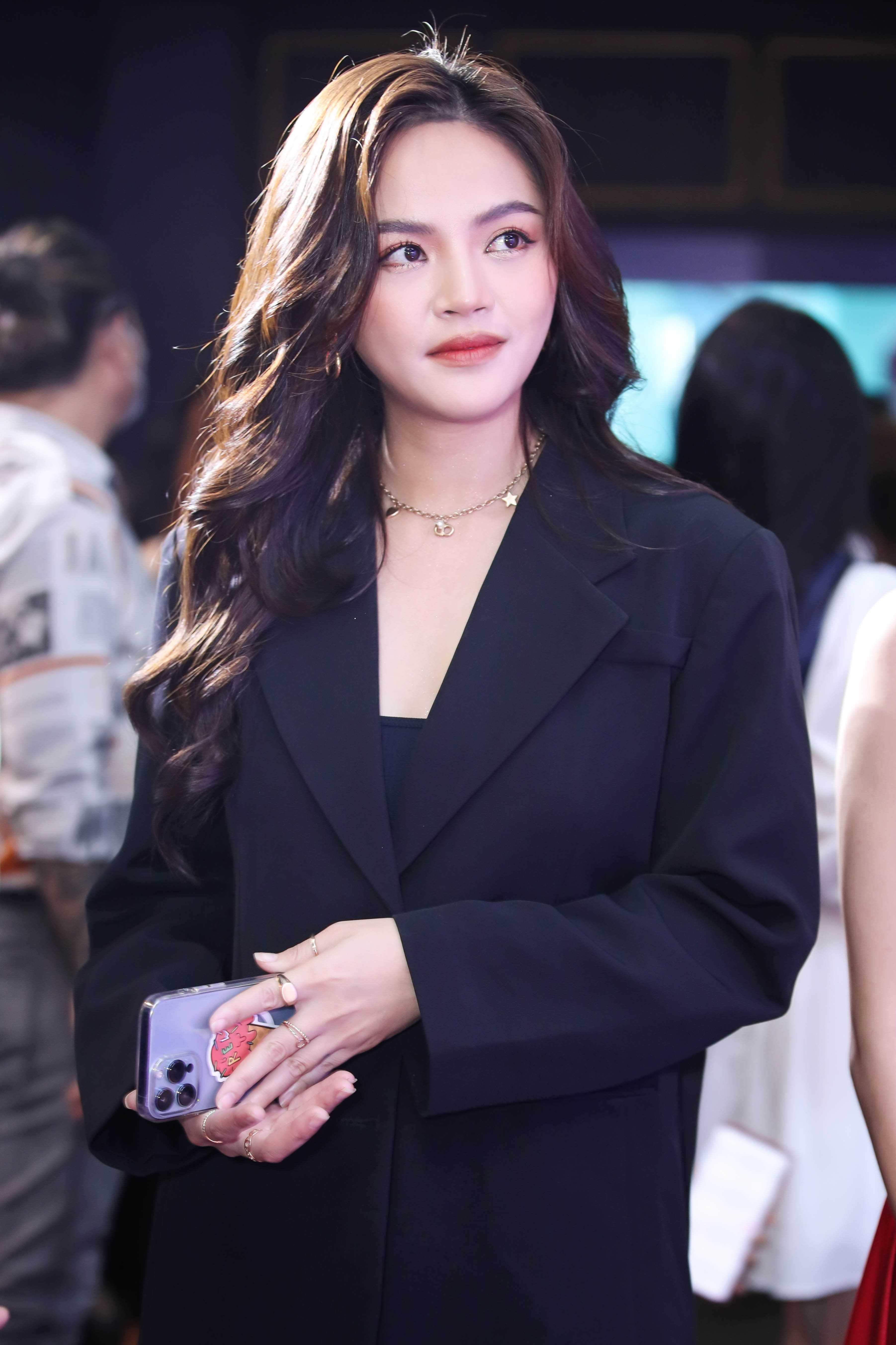 Ra mat Nguoi lang nghe anh 7