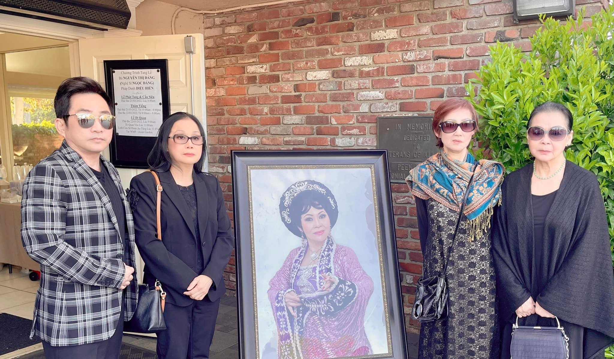 Nghe si Ngoc Dang qua doi anh 3