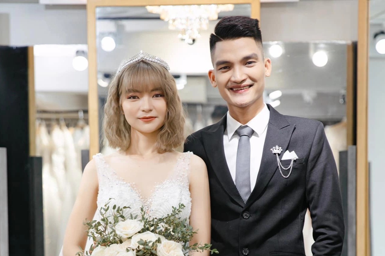 Mac Van Khoa ket hon hinh anh