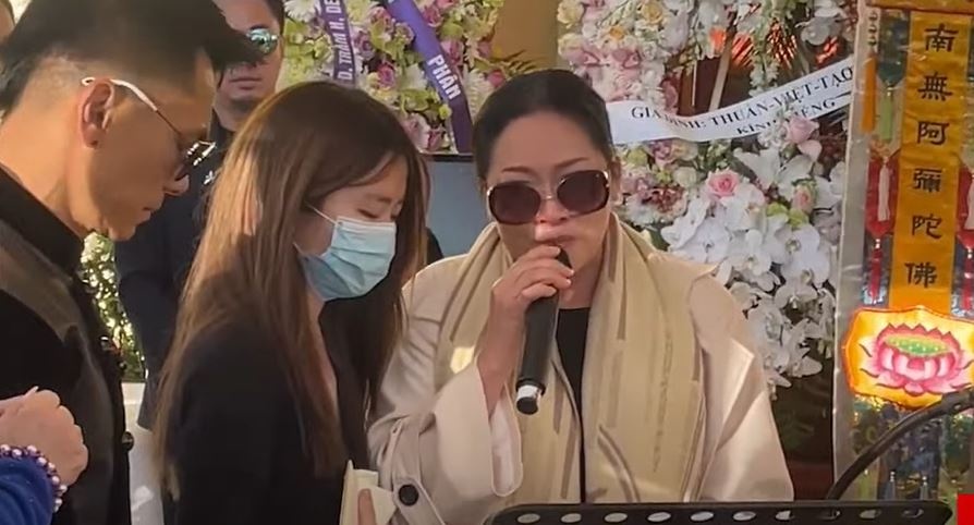 Nhu Quynh khoc tien biet em trai Tuong Khue hinh anh