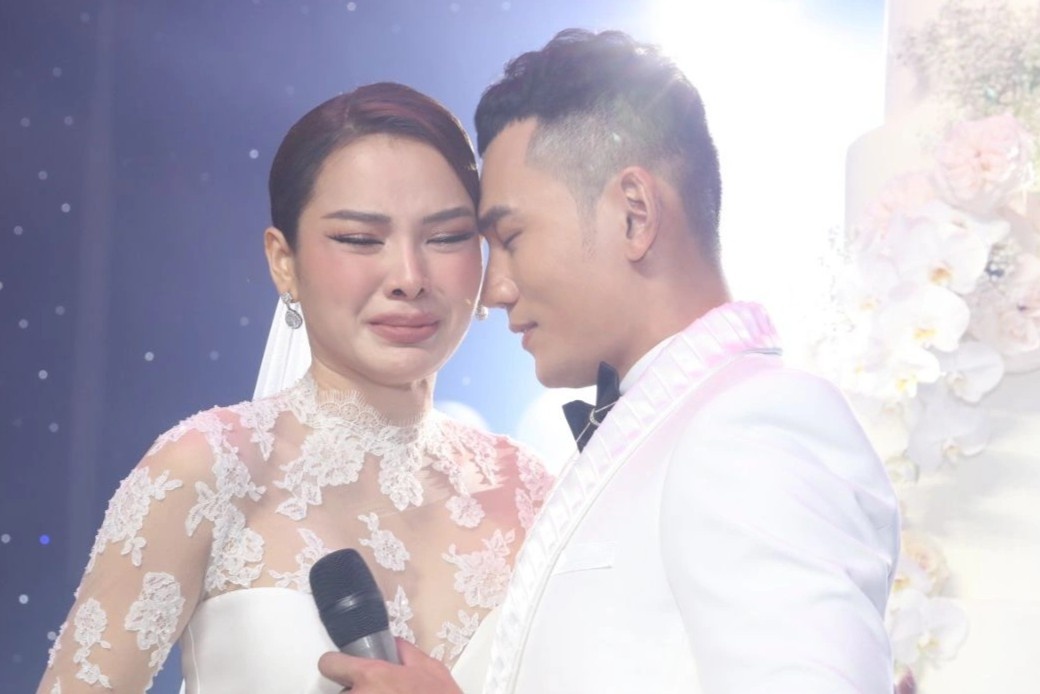 Phuong Trinh Jolie nhieu lan khoc trong le cuoi hinh anh