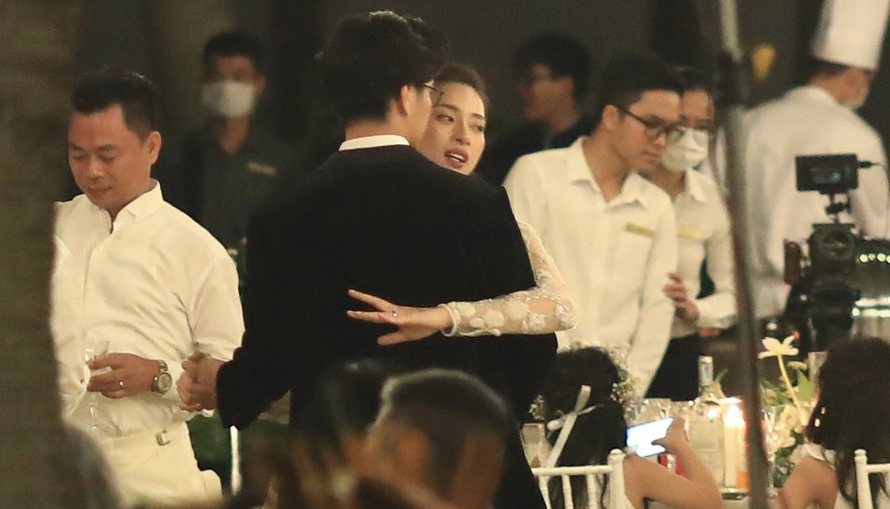 Huy Tran, Ngo Thanh Van khieu vu trong tiec cuoi hinh anh