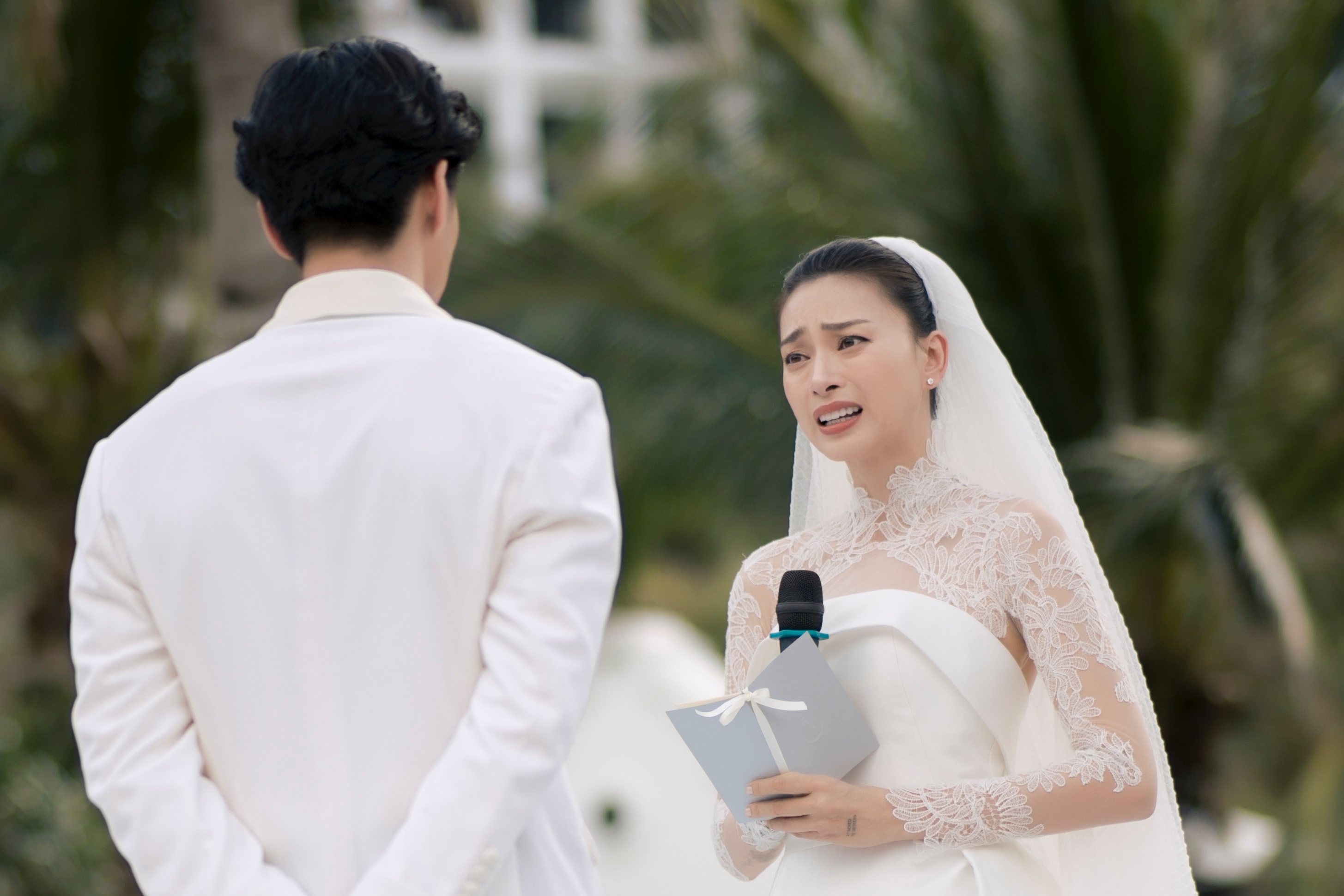 Ngo Thanh Van khoc trong le cuoi hinh anh