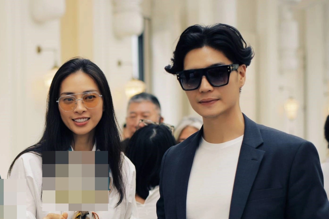 Ngo Thanh Van va Huy Tran don khach toi le cuoi hinh anh