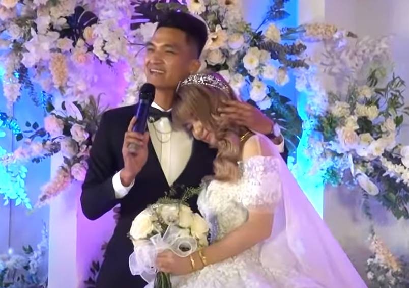 Mac Van Khoa hat tang vo trong le cuoi hinh anh