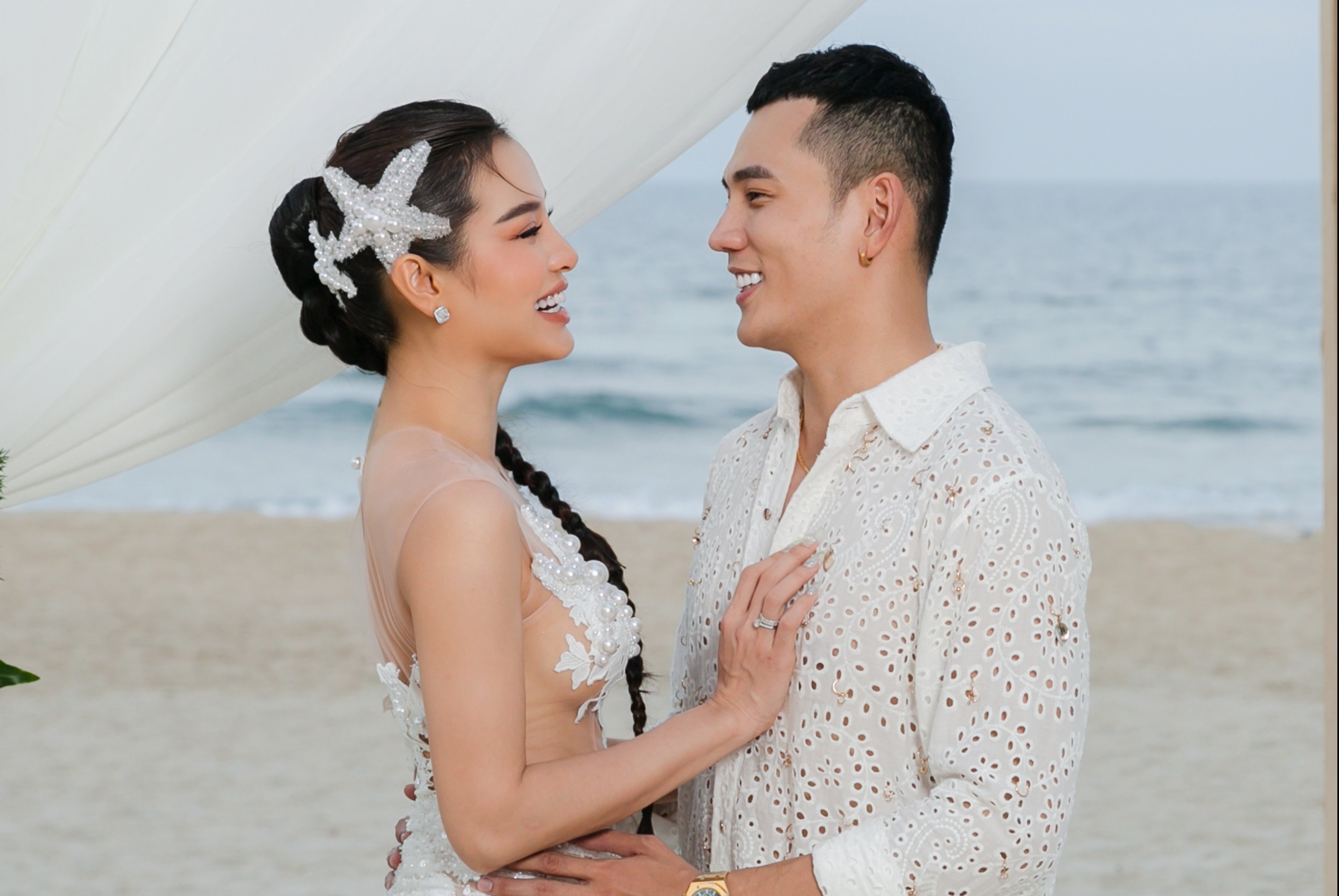 Le cuoi o bien cua Phuong Trinh Jolie va Ly Binh hinh anh