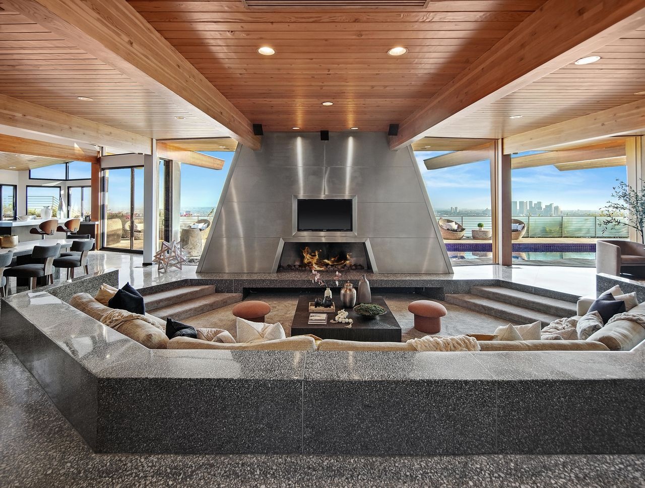 Ben trong nha cu cua Christina Aguilera tai kinh do dien anh My hinh anh