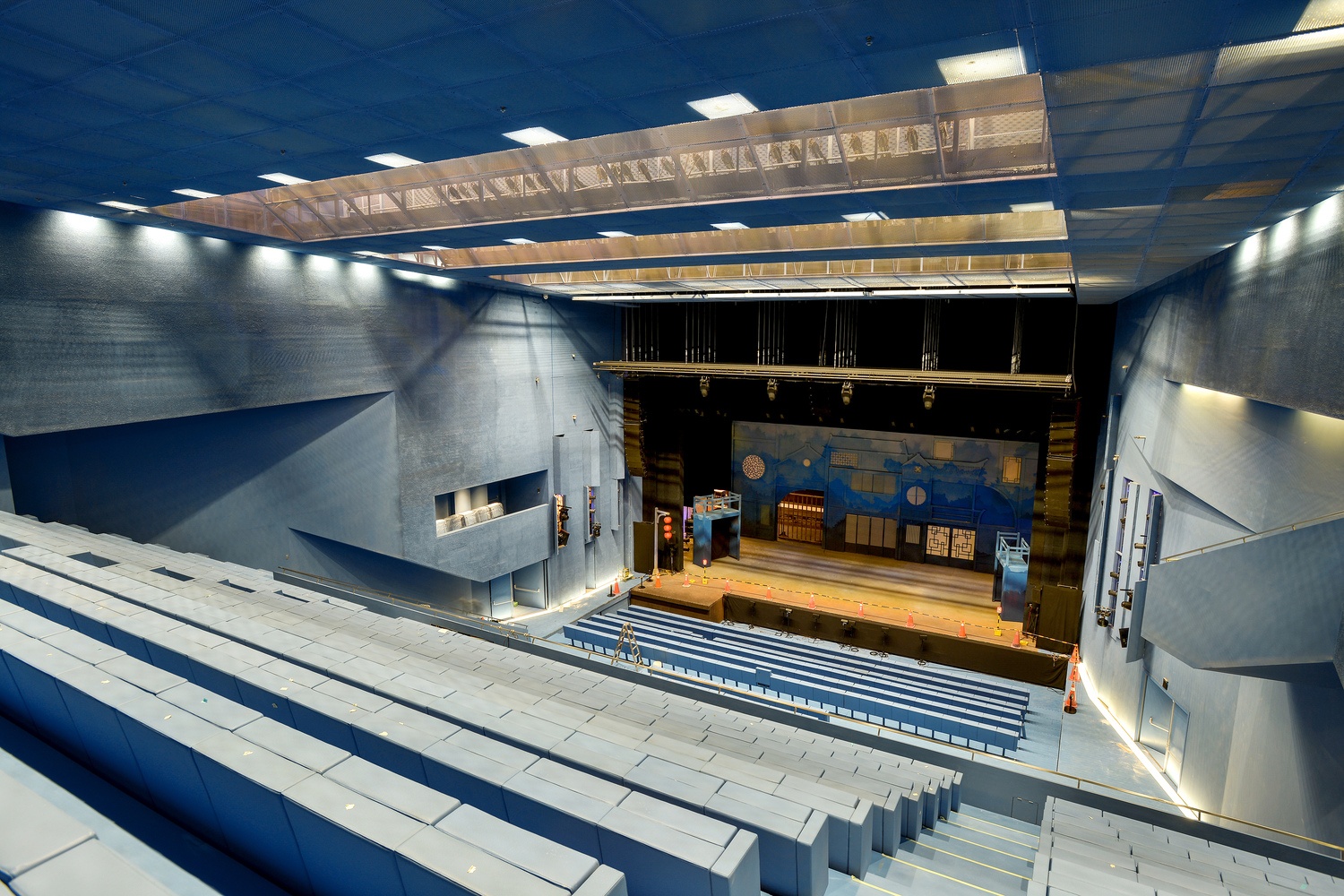 Trung tam nghe thuat anh 6