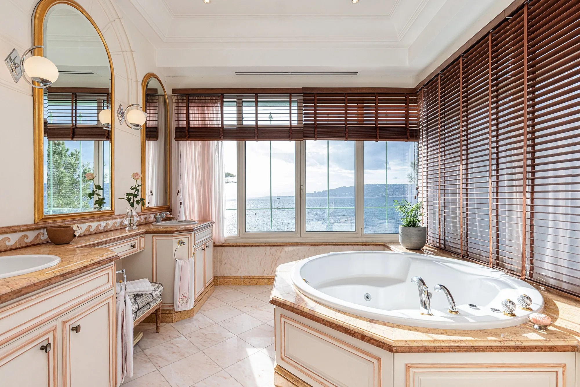 biet thu ven bien anh 6