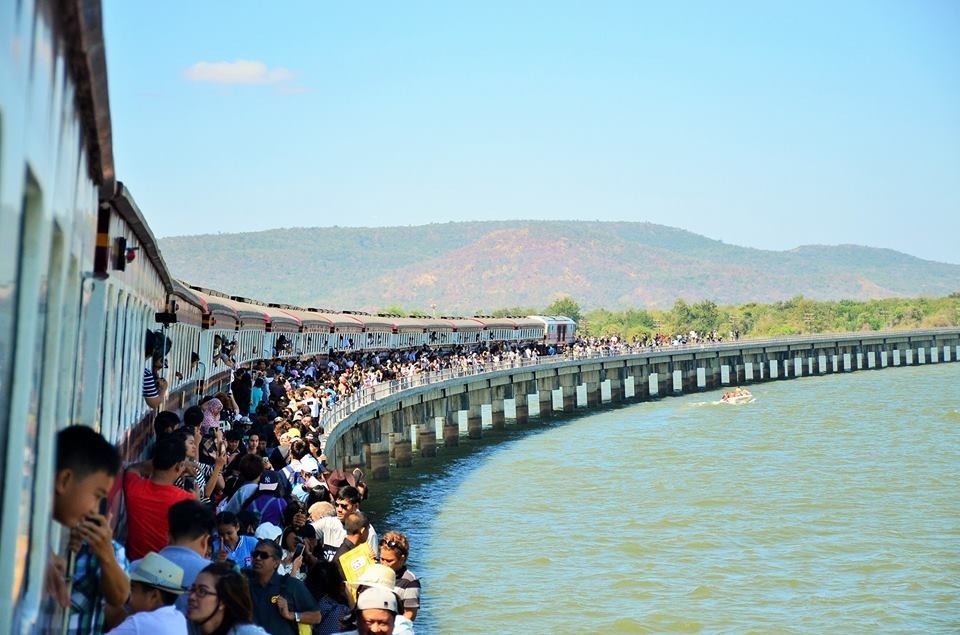 'Tau hoa noi' chay ve o Thai Lan hinh anh